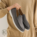 Mocassim Masculino em Camurça – Elegância Clássica e Conforto Atemporal