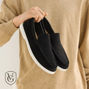 Mocassim Masculino em Camurça – Elegância Clássica e Conforto Atemporal