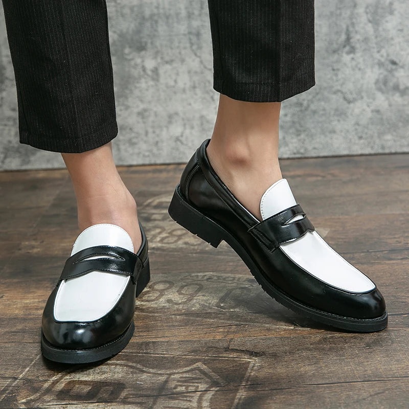 Mocassim Masculino em Couro | Bicolor Preto e Branco | Estilo Clássico com Solado Robusto e Acabamento Premium