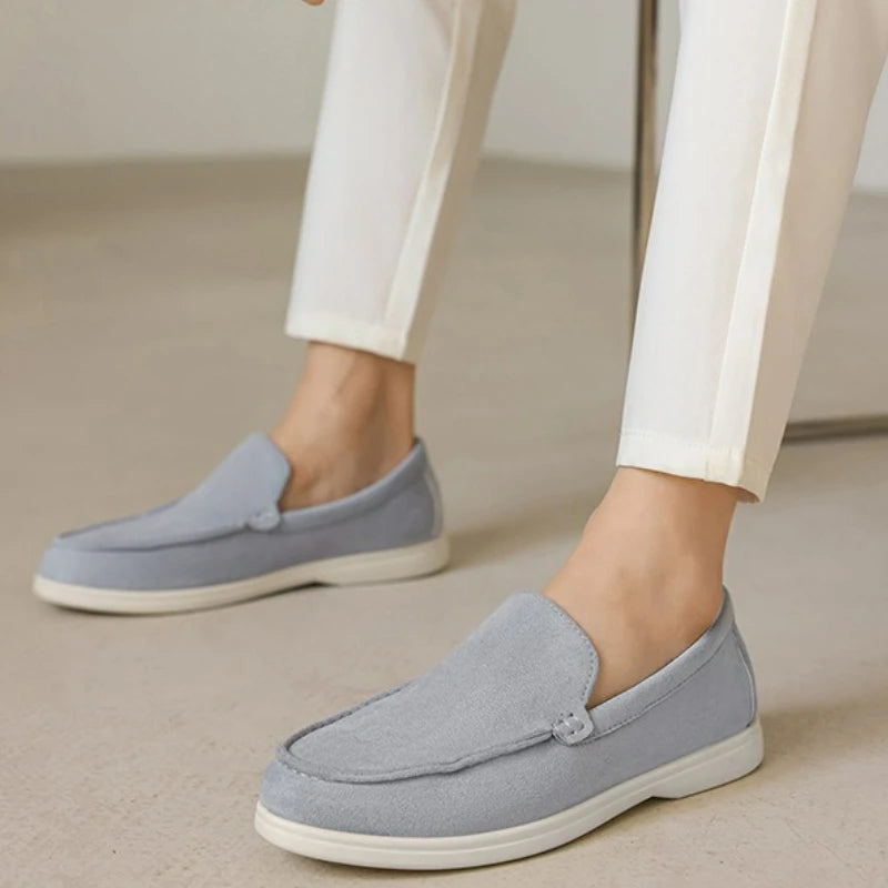 Mocassim Masculino em Camurça – Elegância Clássica e Conforto Atemporal