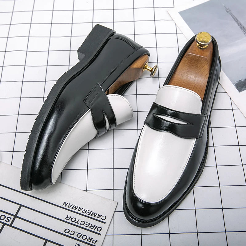Mocassim Masculino em Couro | Bicolor Preto e Branco | Estilo Clássico com Solado Robusto e Acabamento Premium