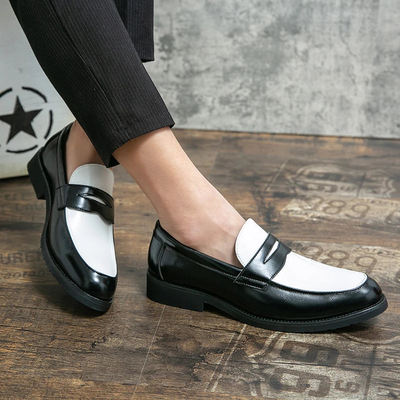 Mocassim Masculino em Couro | Bicolor Preto e Branco | Estilo Clássico com Solado Robusto e Acabamento Premium