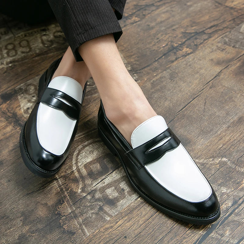 Mocassim Masculino em Couro | Bicolor Preto e Branco | Estilo Clássico com Solado Robusto e Acabamento Premium