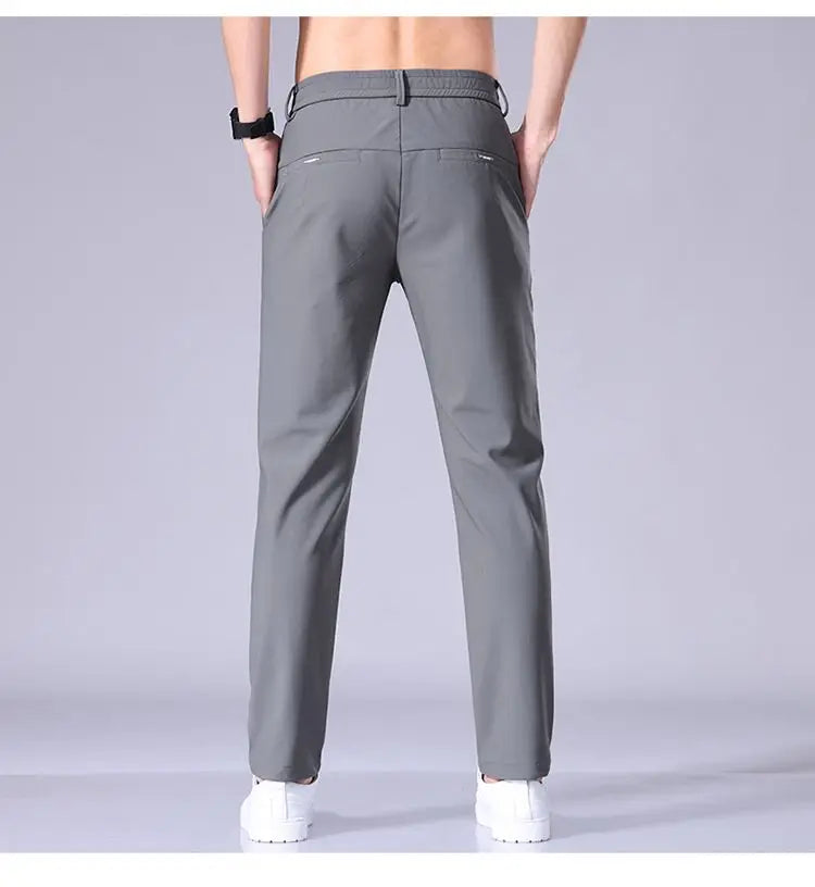 Calça Masculina Slim Fit em Seda Gelada — Ultra Leve, Secagem Rápida e Corte Reto para Verão