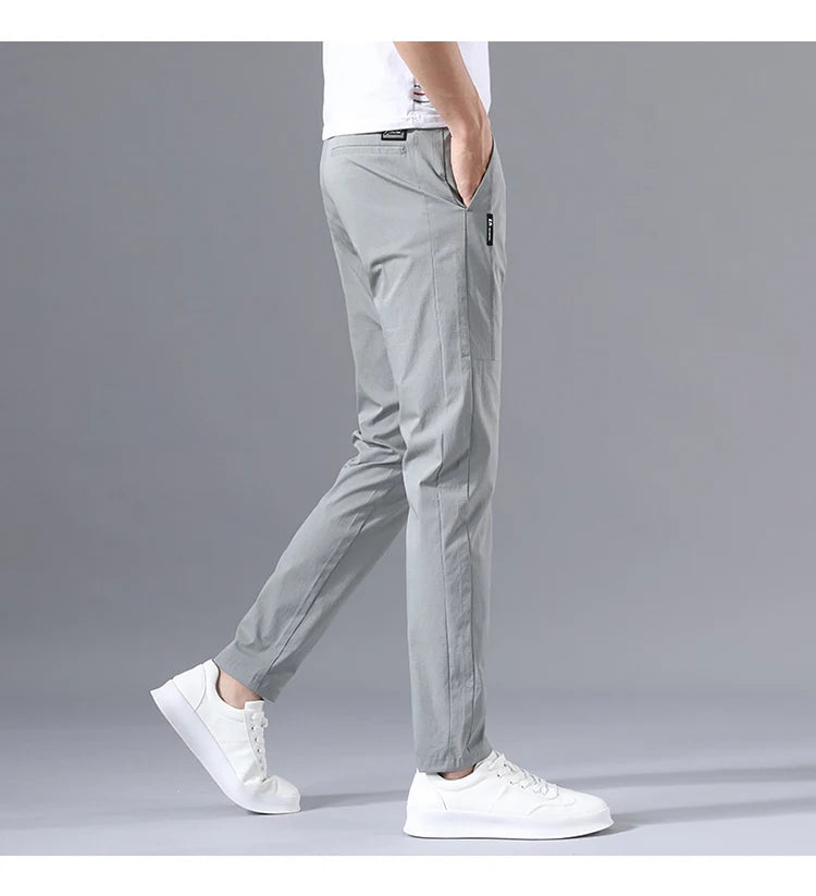 Calça Masculina Slim Fit 2025 — Chino Clássica com Elasticidade, Corte Coreano e Tecidos Leves para Verão