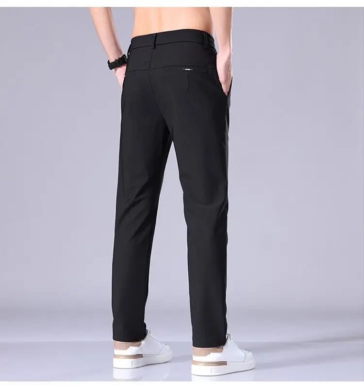 Calça Masculina Slim Fit em Seda Gelada — Ultra Leve, Secagem Rápida e Corte Reto para Verão