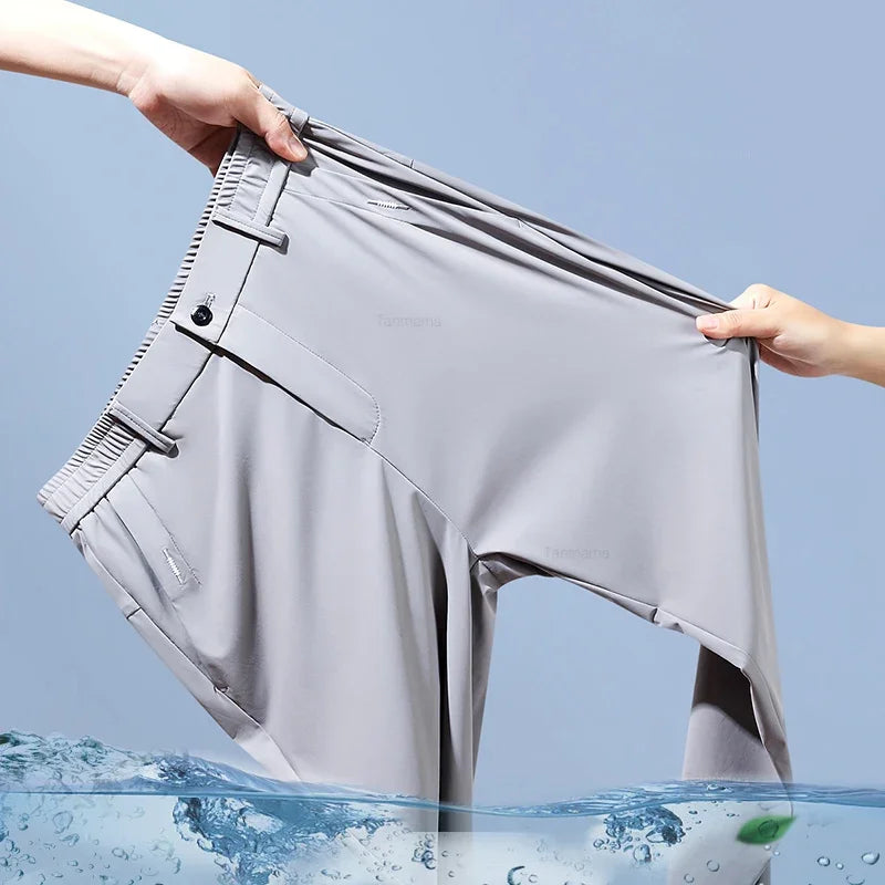 Calça Masculina Slim Fit em Seda Gelada — Ultra Leve, Secagem Rápida e Corte Reto para Verão