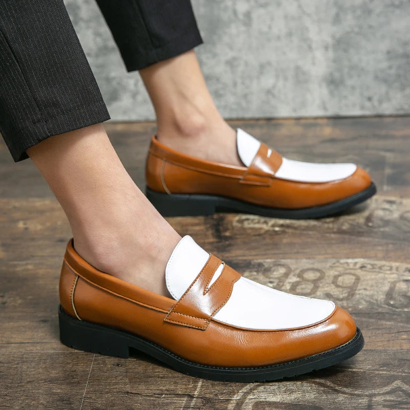 Mocassim Masculino em Couro | Bicolor Preto e Branco | Estilo Clássico com Solado Robusto e Acabamento Premium