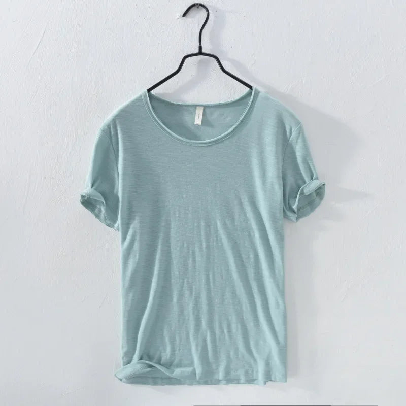 Camiseta Masculina Slim Fit em Algodão Puro — Edição Monocromática com Acabamento Raw Edge e Linha Essencial