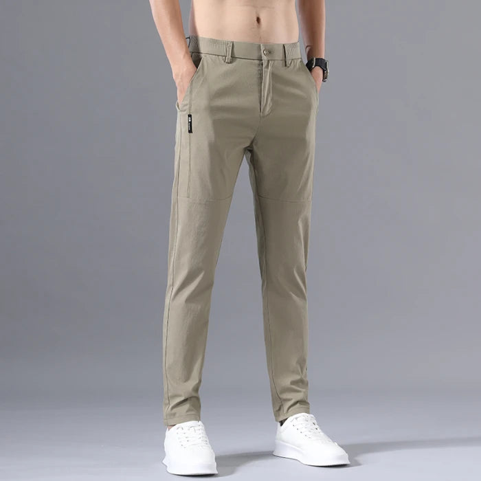 Calça Masculina Slim Fit 2025 — Chino Clássica com Elasticidade, Corte Coreano e Tecidos Leves para Verão