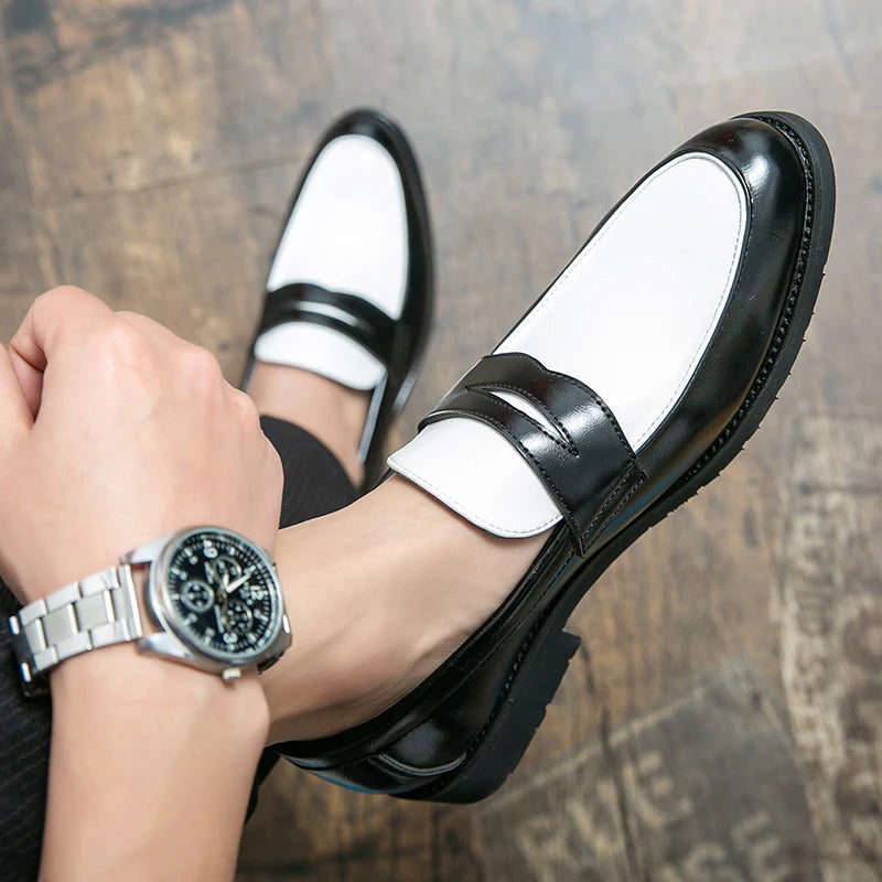 Mocassim Masculino em Couro | Bicolor Preto e Branco | Estilo Clássico com Solado Robusto e Acabamento Premium