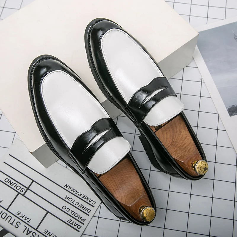 Mocassim Masculino em Couro | Bicolor Preto e Branco | Estilo Clássico com Solado Robusto e Acabamento Premium