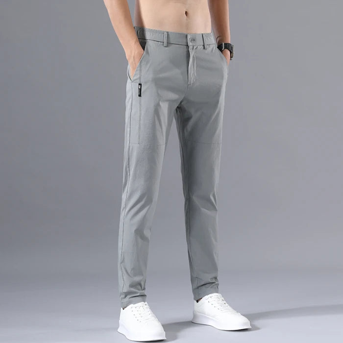 Calça Masculina Slim Fit 2025 — Chino Clássica com Elasticidade, Corte Coreano e Tecidos Leves para Verão