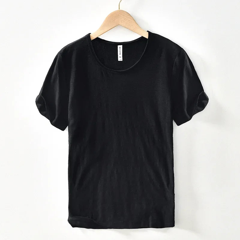 Camiseta Masculina Slim Fit em Algodão Puro — Edição Monocromática com Acabamento Raw Edge e Linha Essencial