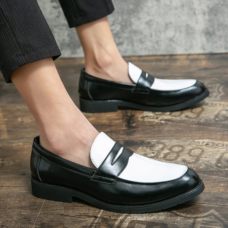 Mocassim Masculino em Couro | Bicolor Preto e Branco | Estilo Clássico com Solado Robusto e Acabamento Premium
