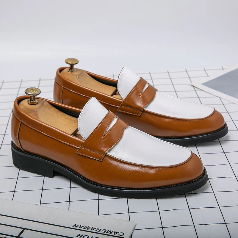 Mocassim Masculino em Couro | Bicolor Preto e Branco | Estilo Clássico com Solado Robusto e Acabamento Premium
