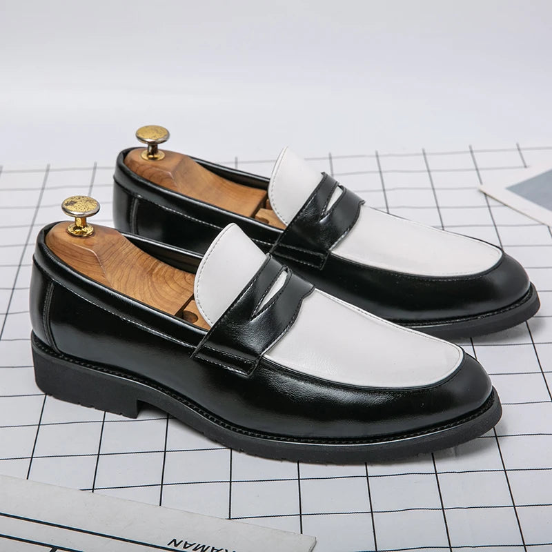 Mocassim Masculino em Couro | Bicolor Preto e Branco | Estilo Clássico com Solado Robusto e Acabamento Premium