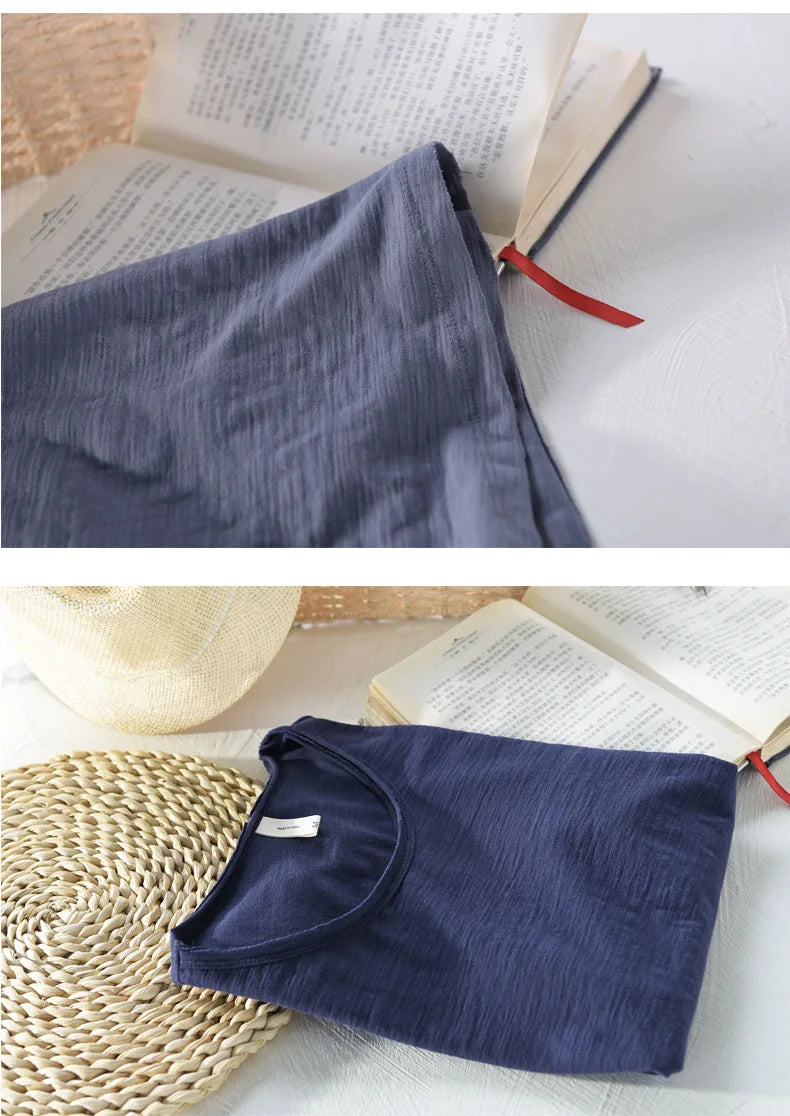 Camiseta Masculina Slim Fit em Algodão Puro — Edição Monocromática com Acabamento Raw Edge e Linha Essencial