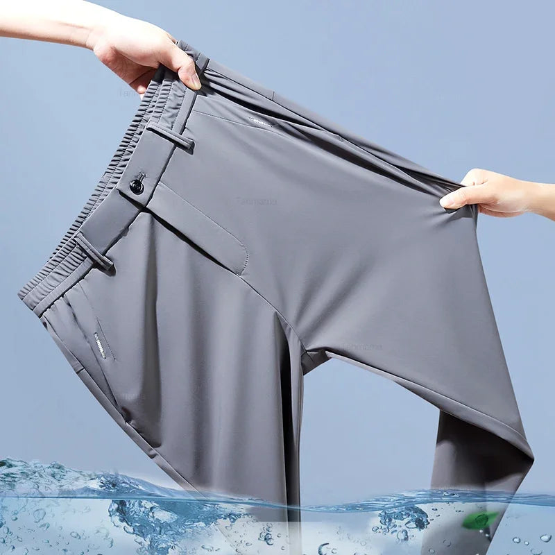 Calça Masculina Slim Fit em Seda Gelada — Ultra Leve, Secagem Rápida e Corte Reto para Verão